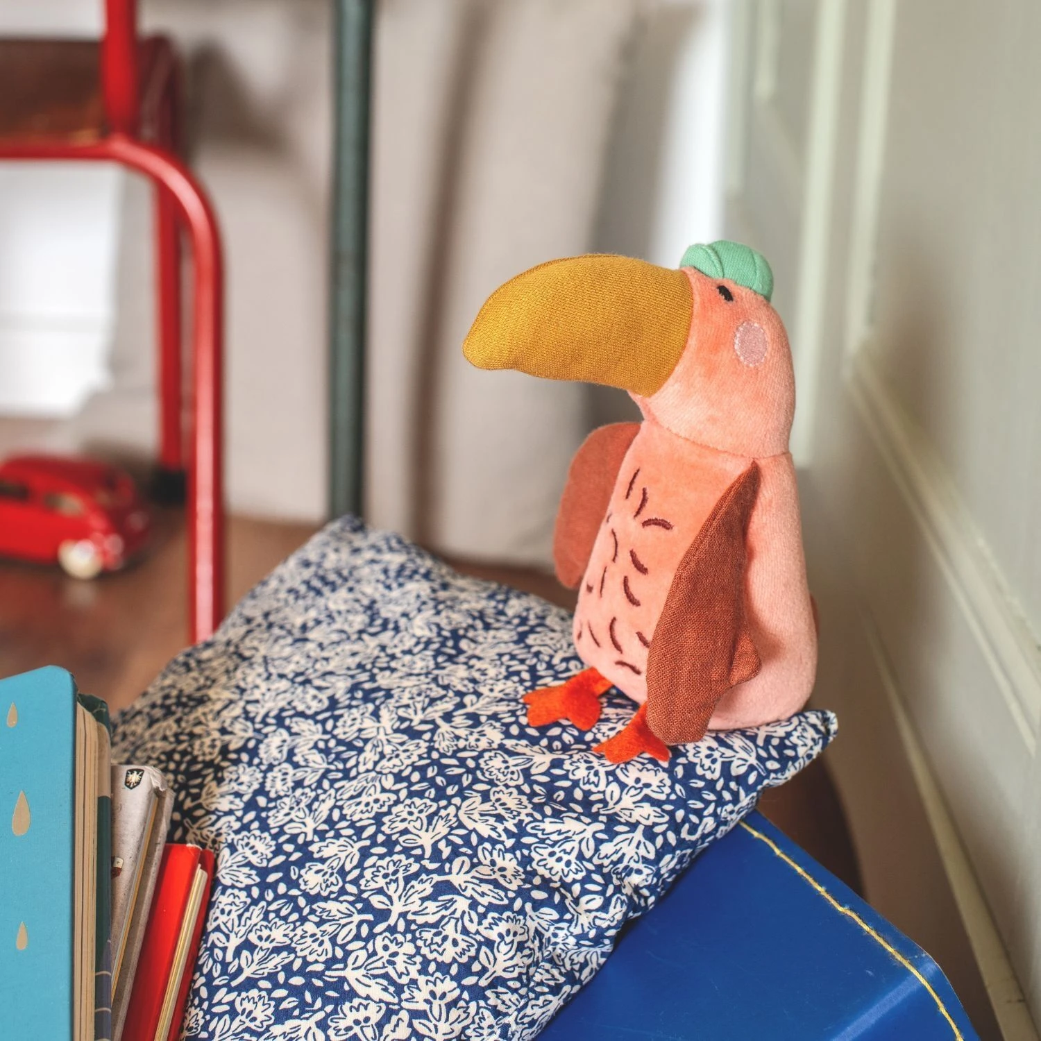 Moulin Roty Petite Peluche Toucan 4 Moulin Roty Petite Peluche Toucan – Image 2